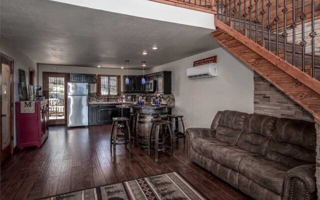 Lucky Bear Lodge - Three Bedroom Cabin