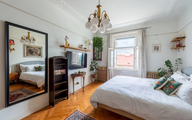 Premium 3 Bed 3 Bath Lounge Apartment