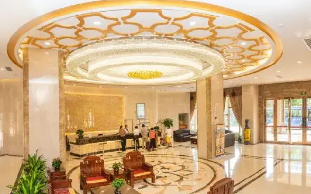 Yangjiang Guanhua Hotel (Hailing Island Dajiaowan)