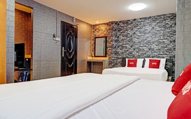 OYO 90604 City Hotel