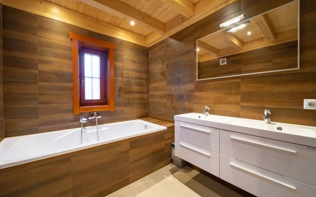 Wooden Holiday Home with Microwave near Brunssummerheide