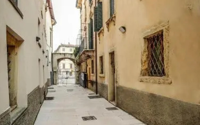 Arena Easy Suites Guesthouse