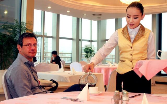 Chinggis Khaan Hotel