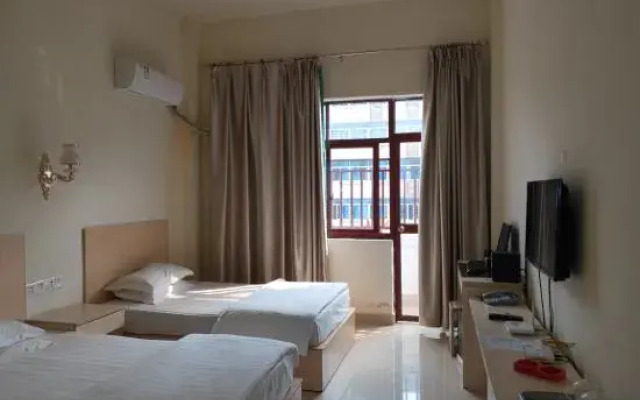 Baoting Huanghuali Hotel