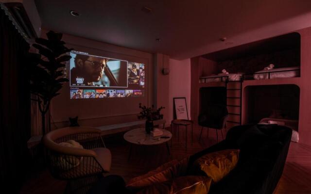 Theme Boutique Hotel