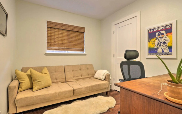 6 Mi to Dtwn Austin: Home w/ Screened Porch & Yard