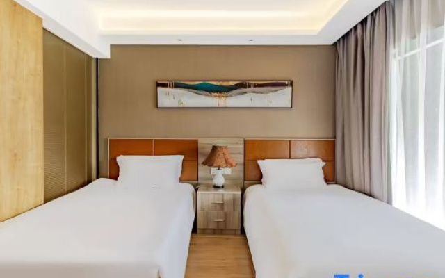 Shanhujian Resort Hotel (Huangshan Taiping Lake)