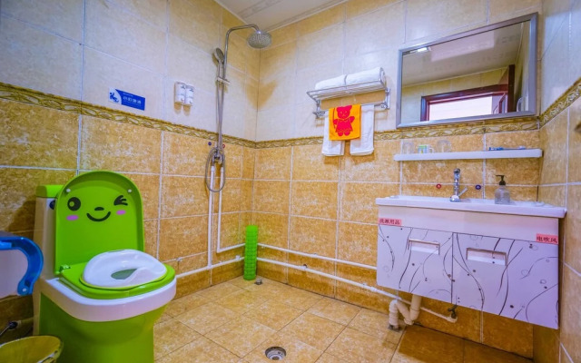Yinyun Parent-Child Theme Inn Shandianhu