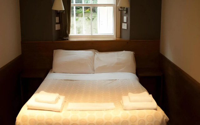 Edinburgh House Hotel