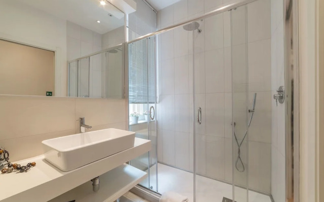 Leisure & Relax near Trevi Fountain