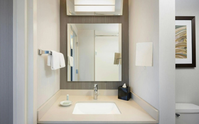 Courtyard by Marriott Chicago Magnificent Mile