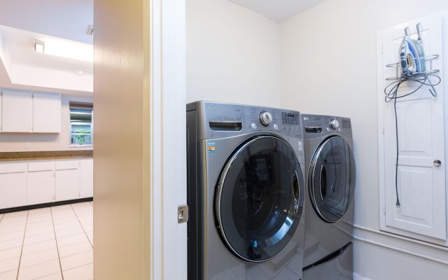 Crescent Street 1138 A by Vtrips