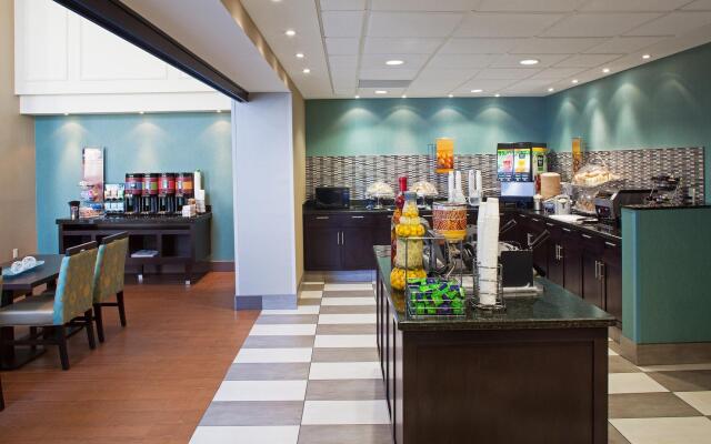 Hampton Inn & Suites by Hilton Toronto Airport