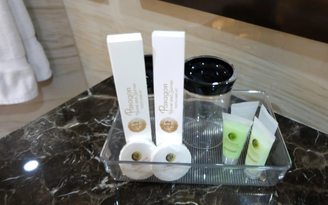 Paragon Hotel and Suites