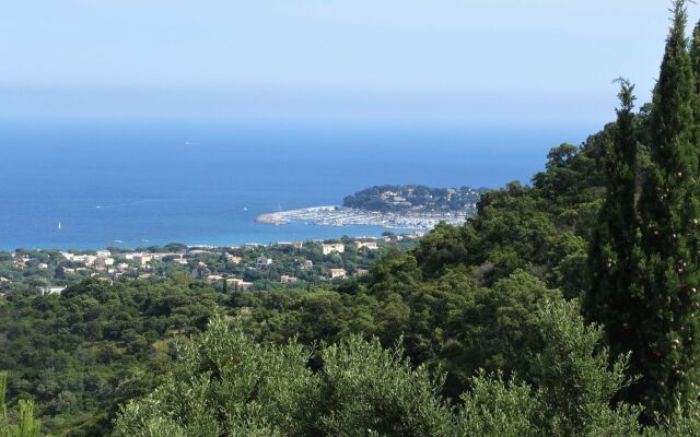 Holiday Home Domaine des Collieres