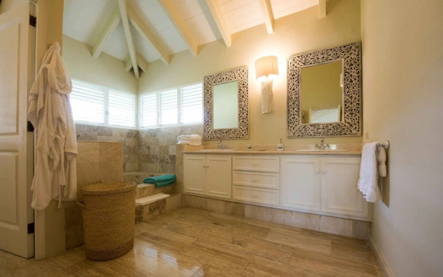 7 Bedrooms Luxury Colonial Villa Complete New 2017