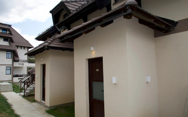 Dvori Sky View E13 Kopaonik - free private parking