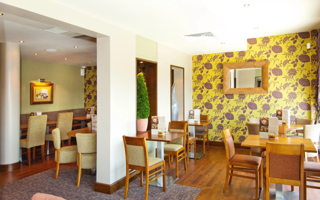 Premier Inn London Gatwick Manor Royal