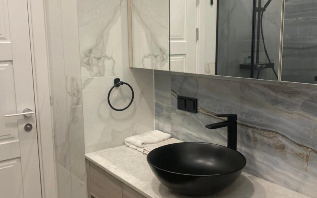 Modern Classic 2 bedroom apartment near Most City