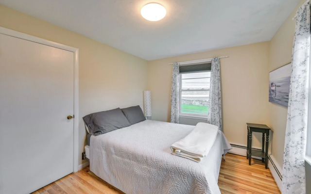 Marblehead Retreat w/ Sprawling Yard & Gas Grill!