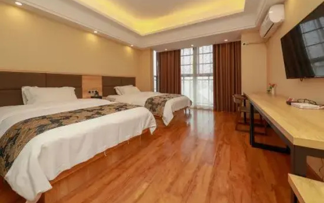 Pu'er Yingtian Hotel