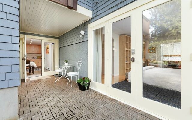 Private and Cozy Home in Kerrisdale