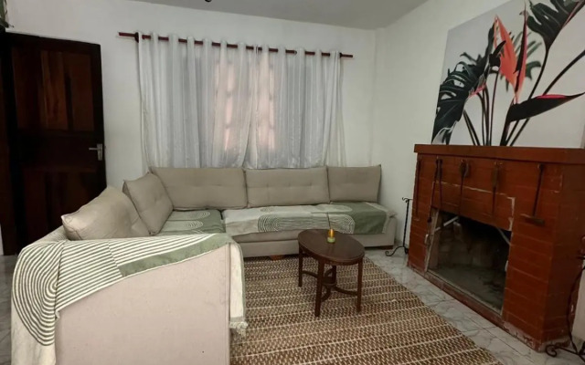 Sítio com piscina e lareira