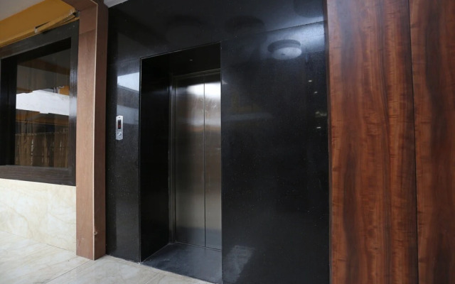 OYO 27864 Hotel Samrat