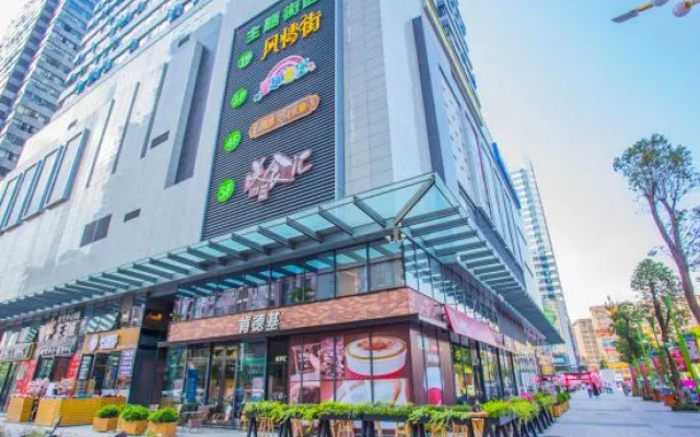 Yuehui International Apartment