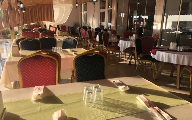 Yalim Hotel