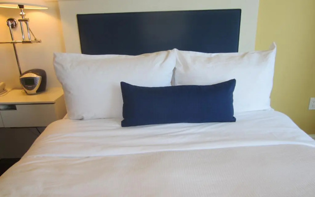 University Plaza Waterfront Hotel