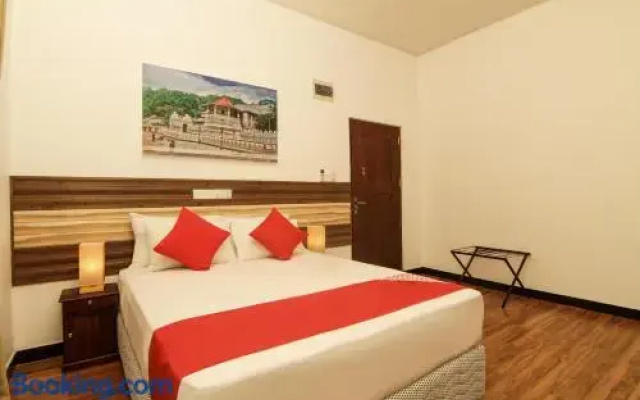 OYO 124 Clove Transit Hotel