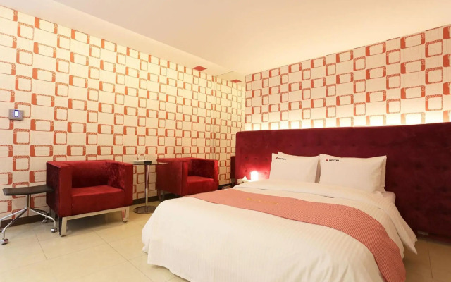 Q Hotel