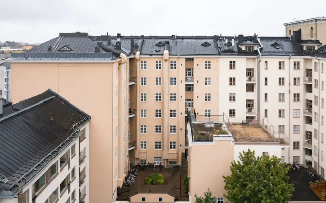 Modern Top-Floor Apt. in Helsinki