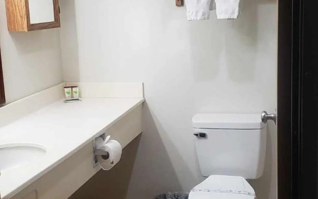 FairBridge Inn & Suites Sunnyside