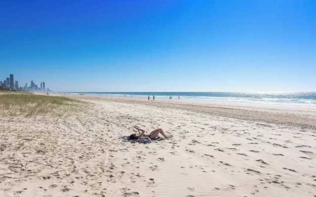 Mermaid Beachside Apartment - Direct Beach Access