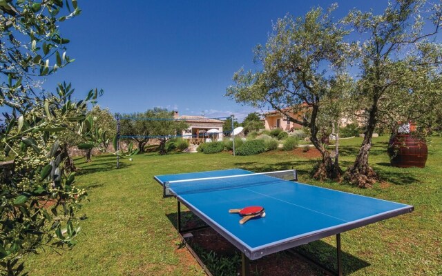 Beautiful Home in Buje With Wifi and 4 Bedrooms