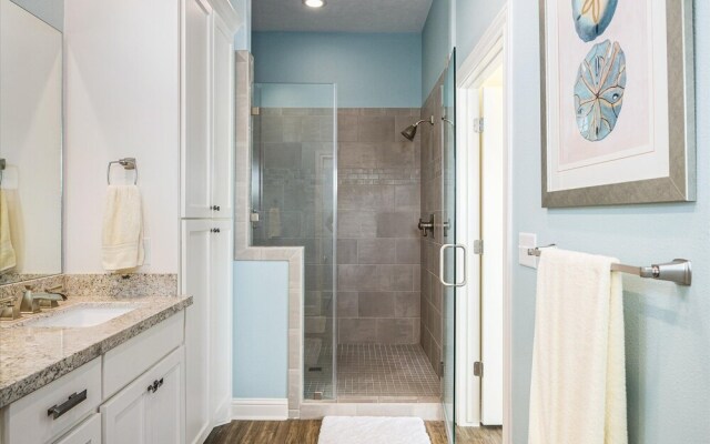 Sweetsol 4 Bedroom Home by RedAwning