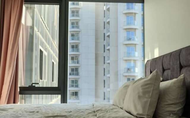 Modern 2Bed Condo in Luxurious Building
