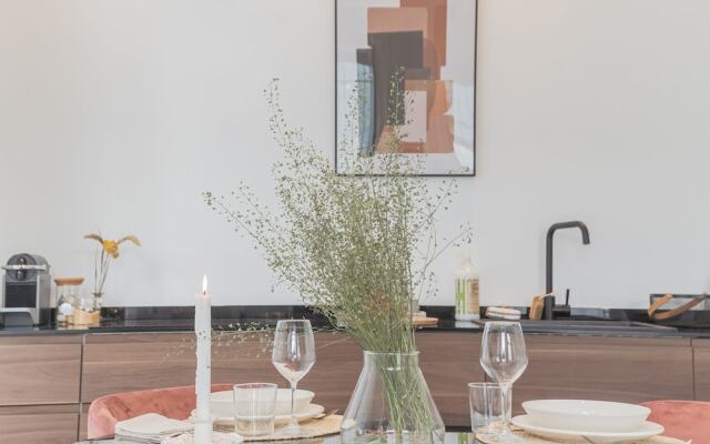 Piccola Como Lotus With 1 Bathrooms