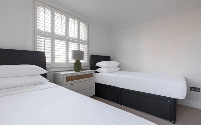 St Stephen's Gardens VII by Onefinestay