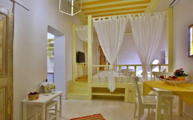 Efchi Suites 1904