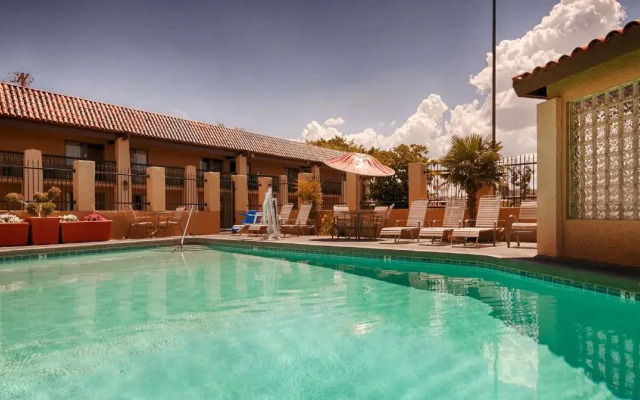 Best Western Plus A Wayfarer's Inn and Suites