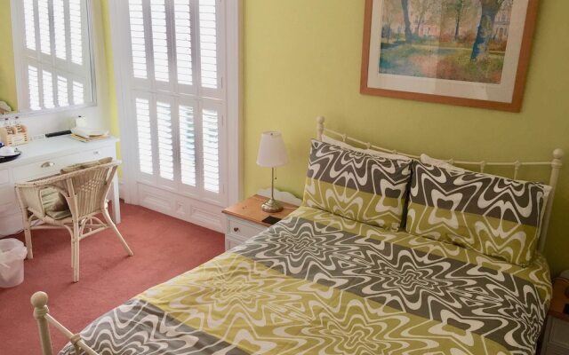 Derrin Guest House