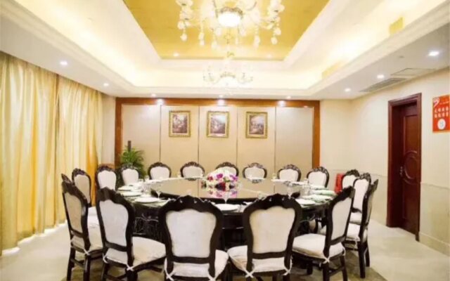 Vienna International Hotel (Henan Xinyang Municipal Government Railway Station)