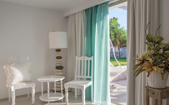 White Pearls Luxury Suites - Adults Only