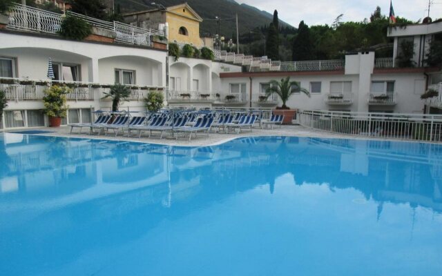Hotel Excelsior Bay