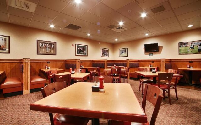 Best Western Plus University Inn Steubenville - CLOSED