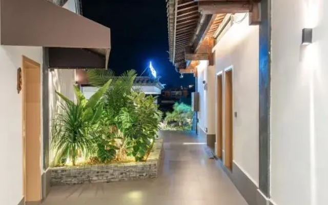 Jianshui Yiyunting Inn
