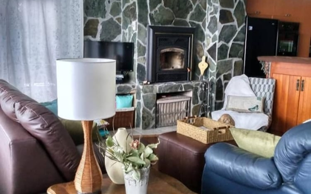Waterfront Apartment 15 Min From Montreal Airport